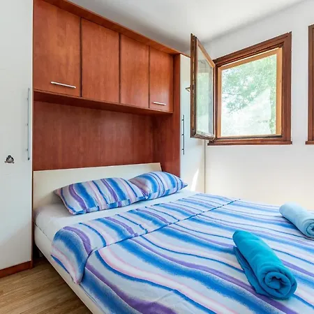 Holiday Home Jezera Put Svroka Jezera