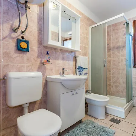 Holiday home Nice Home In Jezera With Wifi
