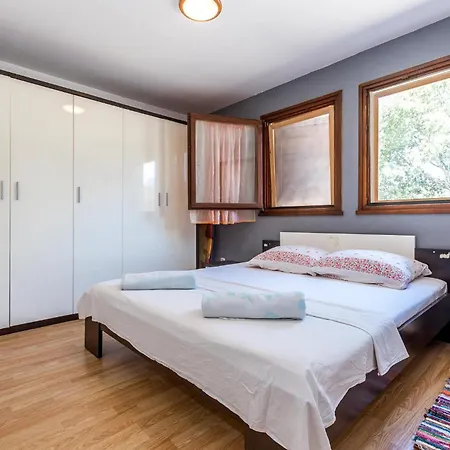 Wunderschönes Haus In Jezera Mit Wlan Ferienhaus Jezera