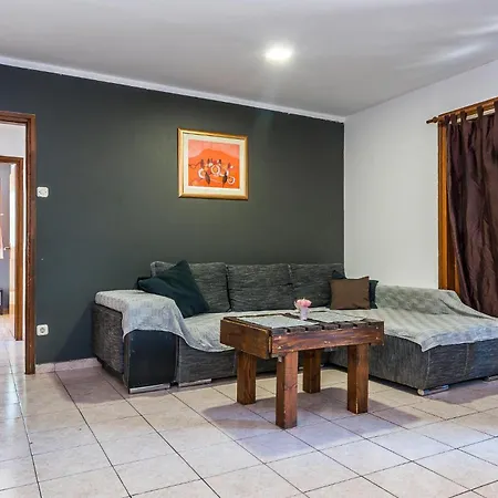 Nice Home In Jezera With Wifi *