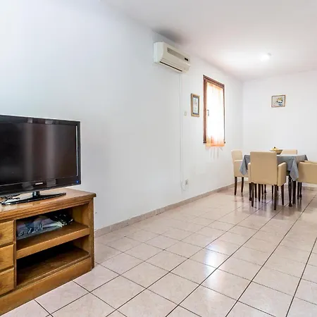 Nice Home In Jezera With Wifi Jezera